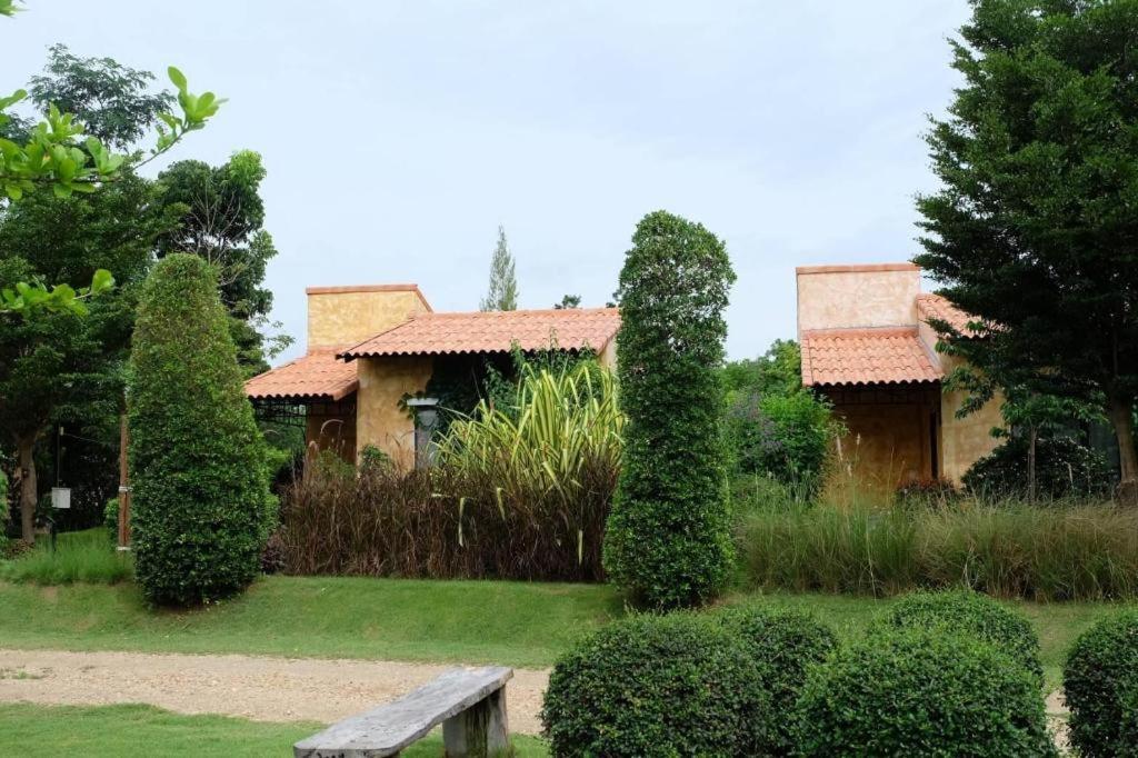 Villa Tuscany Country Resort Suan Phueng Exterior photo