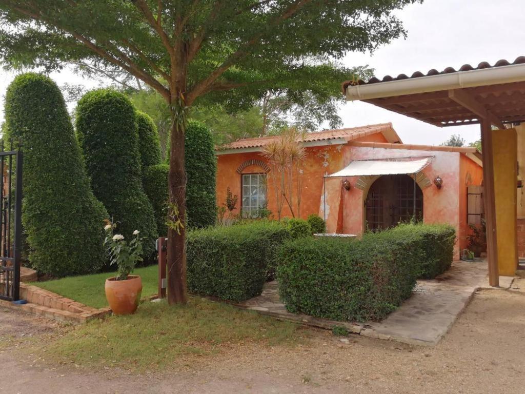 Villa Tuscany Country Resort Suan Phueng Exterior photo
