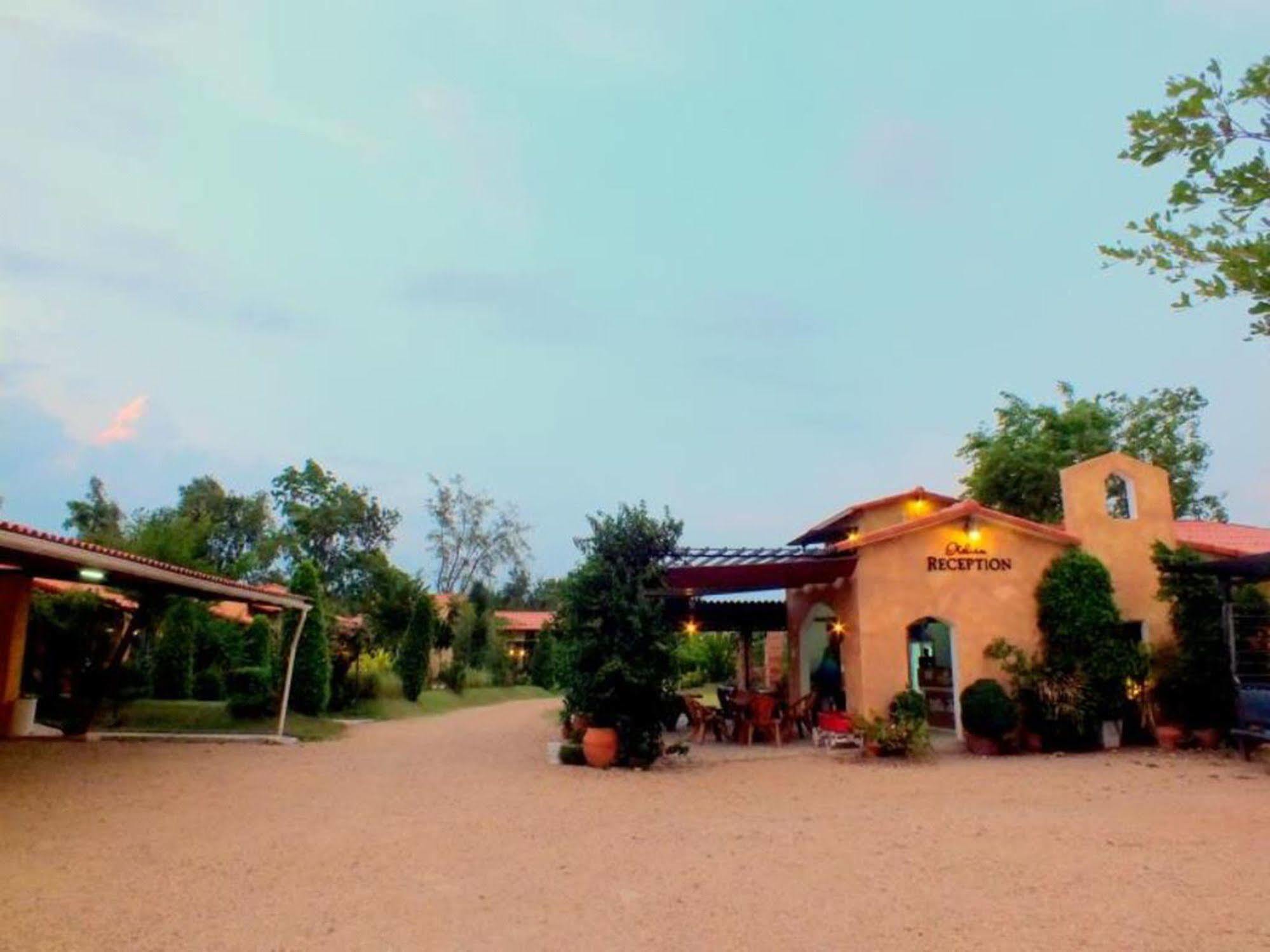 Villa Tuscany Country Resort Suan Phueng Exterior photo